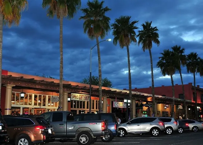 Hilton Phoenix Hotel 4*