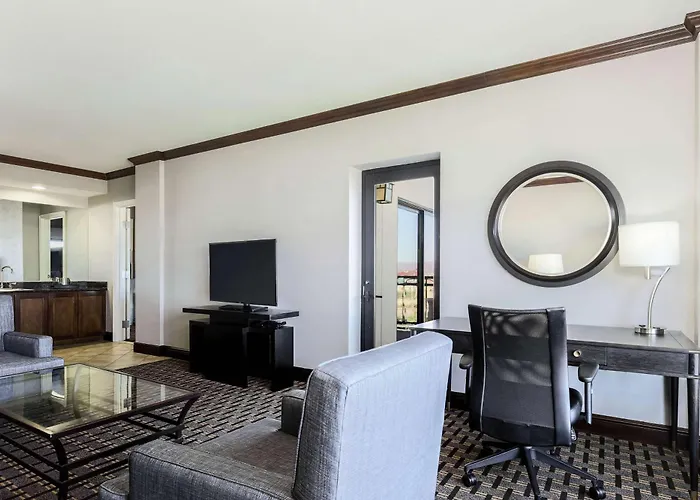Hilton Phoenix Hotel 4*