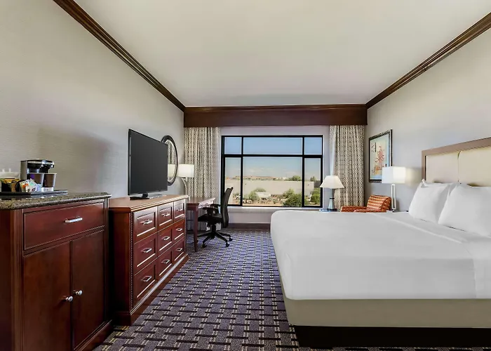 Hilton Phoenix Hotel 4*