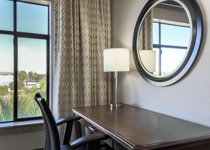 Hilton Phoenix Hotel 4*