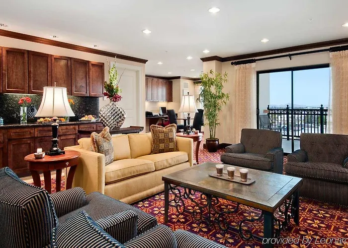 Hilton Phoenix Hotel 4*